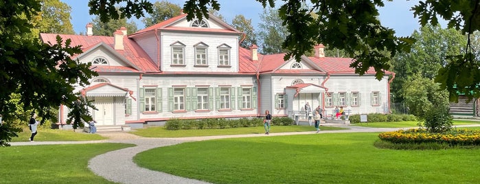 Музей-заповедник «Абрамцево» is one of Музеи-усадьбы русских классиков.