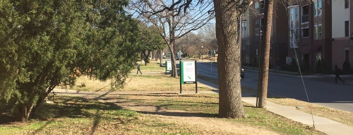 Oak Street Hall is one of UNT Buildings.