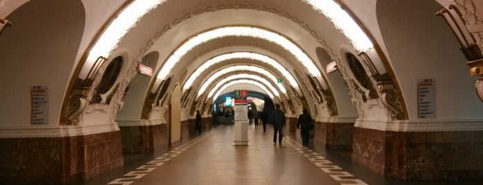 metro Ploshchad Vosstaniya is one of С.-Петербург.