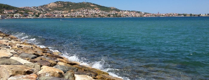 Yenifoça Sahili is one of Orte, die Duygu gefallen.