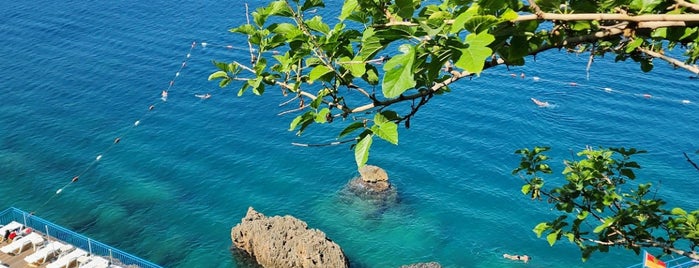 İnciraltı Plajı is one of Antalya - Hang Out.