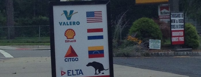 Valero is one of Locais curtidos por Linda.