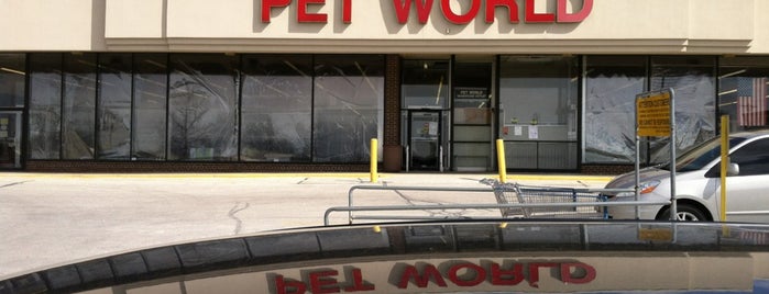 Pet World Warehouse is one of Tempat yang Disukai Shyloh.