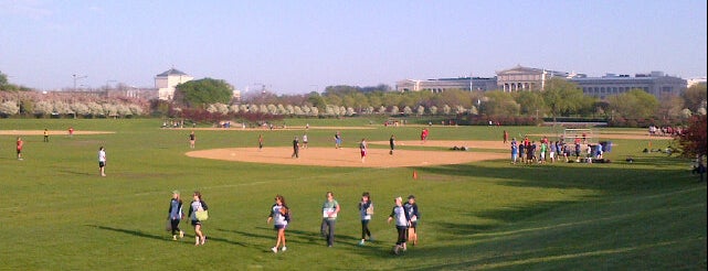 Grant Park Softball Fields is one of Tempat yang Disukai David.