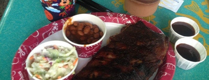 Flame Tree Barbecue is one of Lugares favoritos de Ross.