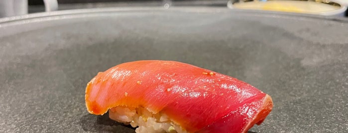 Sushi Hon is one of Tempat yang Disukai Tom.