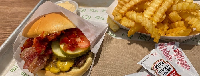 Shake Shack is one of Lieux qui ont plu à Rob.