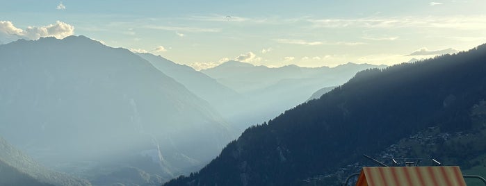 Le Carrefour is one of Verbier.