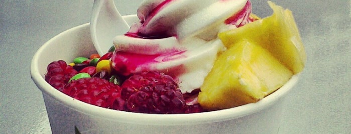 Pinkberry is one of Lugares favoritos de Celal.