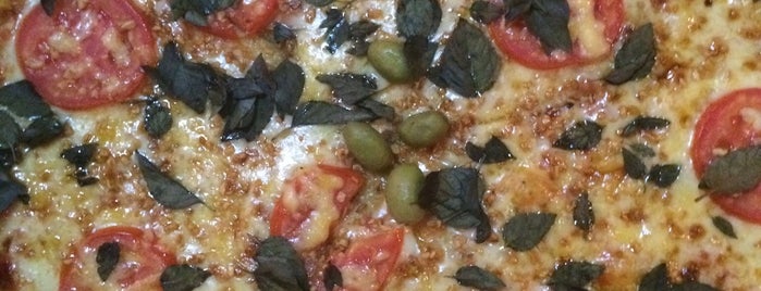 Tutti Pizza is one of bares e restaurantes.