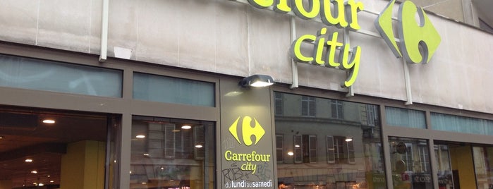 Carrefour Market is one of Gespeicherte Orte von Laura.