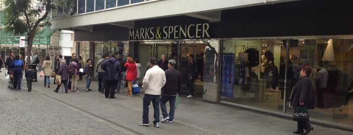 Marks & Spencer is one of Tempat yang Disukai Carl.