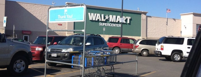 Walmart Supercenter is one of สถานที่ที่ Debbie ถูกใจ.
