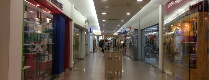 Villamorra Shopping is one of Tiendas.