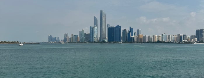 Abu Dhabi Breakwater is one of Tempat yang Disukai Maisoon.