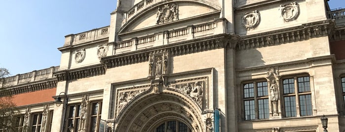 Victoria and Albert Museum (V&A) is one of สถานที่ที่ Eric ถูกใจ.