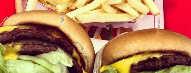In-N-Out Burger is one of Chio'nun Beğendiği Mekanlar.