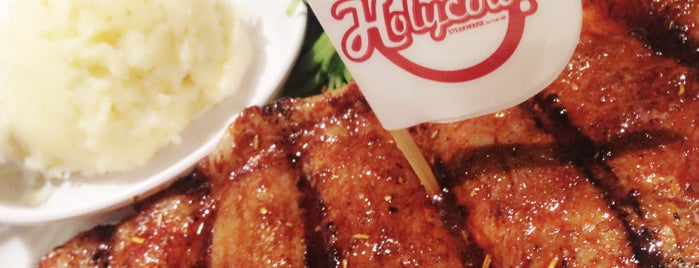 Holycow SteakHouse is one of สถานที่ที่ Andre ถูกใจ.