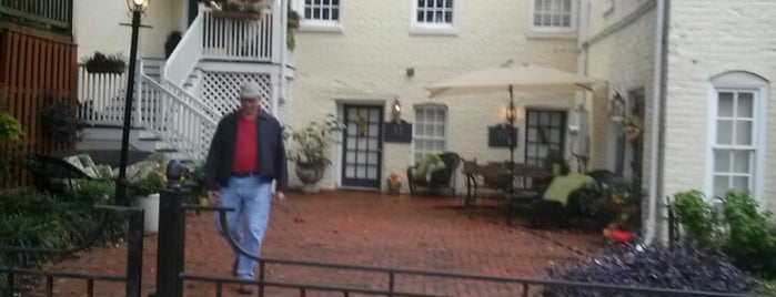 The Richard Johnston Inn is one of Lugares favoritos de Jim.