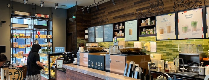 Starbucks is one of Save để check-in.