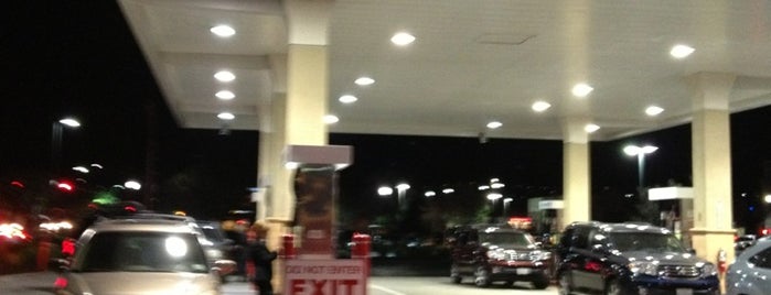 Safeway Fuel Station is one of Tempat yang Disukai Soowan.