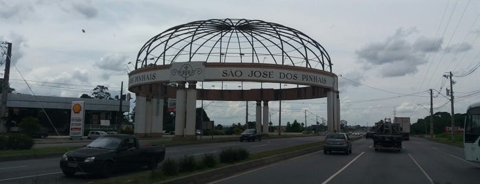Portal de São José dos Pinhais is one of Locais Públicos.