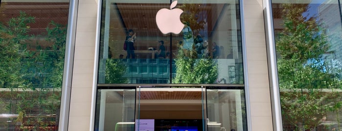 Apple Marunouchi is one of Japan.