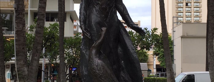 Victoria Kawekiu Statue is one of Hawaii vacation.
