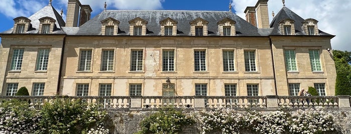 Château d'Auvers-sur-Oise is one of Paris attractions.