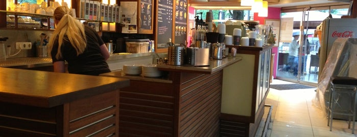 Coffee Fellows is one of Tempat yang Disukai Sh.