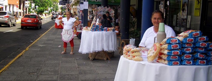 Hijas de Feliciana de Fariña is one of Si vas a Asunción....