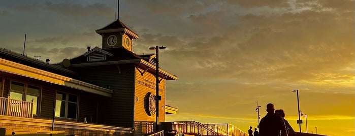 Newport Beach Pier is one of Good Spots Cali.