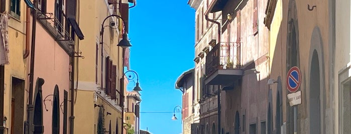 Livorno is one of Locais curtidos por Bea.