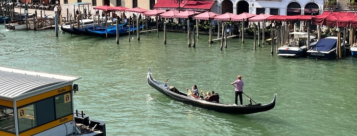 Imbarcadero ACTV Rialto is one of Guide to Venezia's best spots.