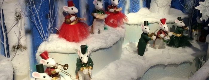HARRODS  CHRISTMAS GROTTO is one of Nadiaさんのお気に入りスポット.