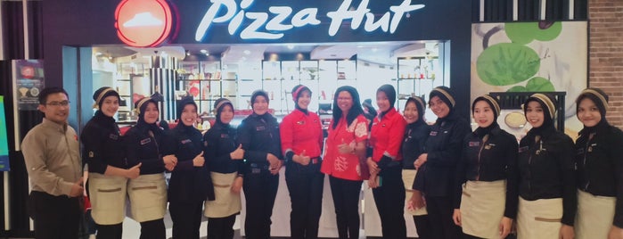 Pizza Hut is one of Must-visit Food in Pontianak.