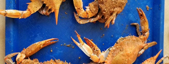 Bay Crawlers Crab Shack is one of Orte, die Beril gefallen.