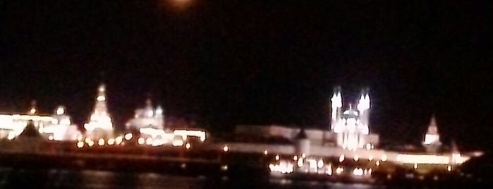 Круглая площадка на набережной с видом на Кремль is one of 🍒 님이 좋아한 장소.