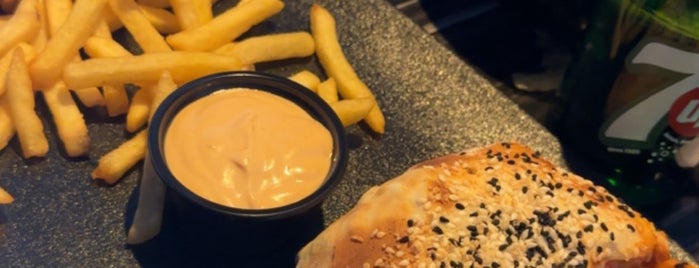 Dough Shack Burger is one of عشاء.