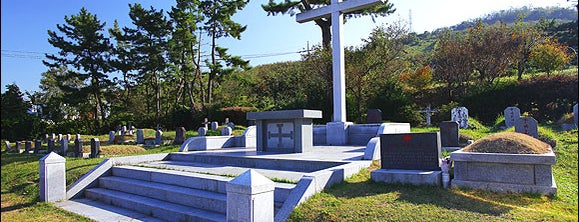 진영성당 공원묘지 is one of 천주교 성지 (Shrine of Catholic in South Korea).