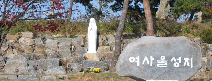 여사울 성지 is one of 한국에서의 천주교 (Catholic in South Korea).