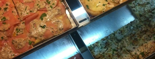 La Pizzateca is one of Vaneさんの保存済みスポット.