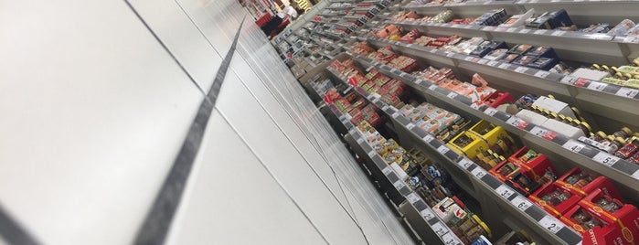 Auchan is one of CC2011_POLARITÀ.