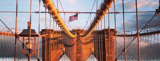 Бруклинский мост is one of New York City.