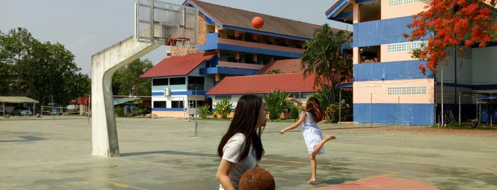 Princess Chulabhorn's College Chiangrai is one of Princess Chulabhorn Science High School.