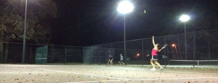 Candler Park Tennis Courts is one of Orte, die Melina gefallen.