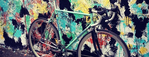 Jetnikoff bicycle co is one of Lugares favoritos de Josh.