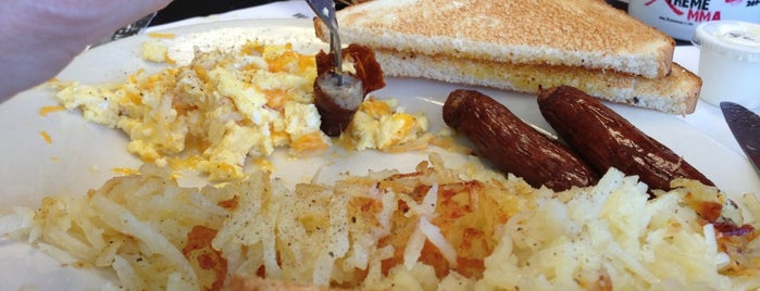 Vicki's Family Diner is one of Ray’s Liked Places.