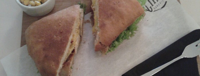 La Chica Sandwicheria is one of Locais curtidos por Klaudia.