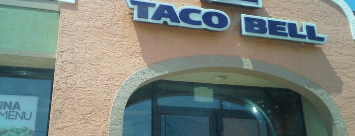 Taco Bell is one of สถานที่ที่ Debbie ถูกใจ.